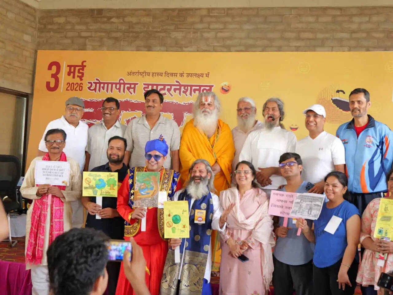 अंतरराष्ट्रीय हास्य महोत्सव:गांधी वाटिका में सजा हास्य का महाकुंभ