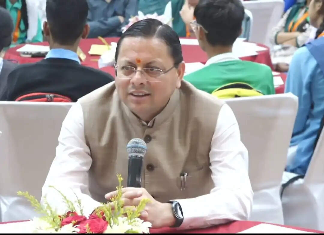 मुख्यमंत्री युवा विद्यार्थी मंथन में छात्रा के सवाल पर धामी ने की टैब की घोषणा