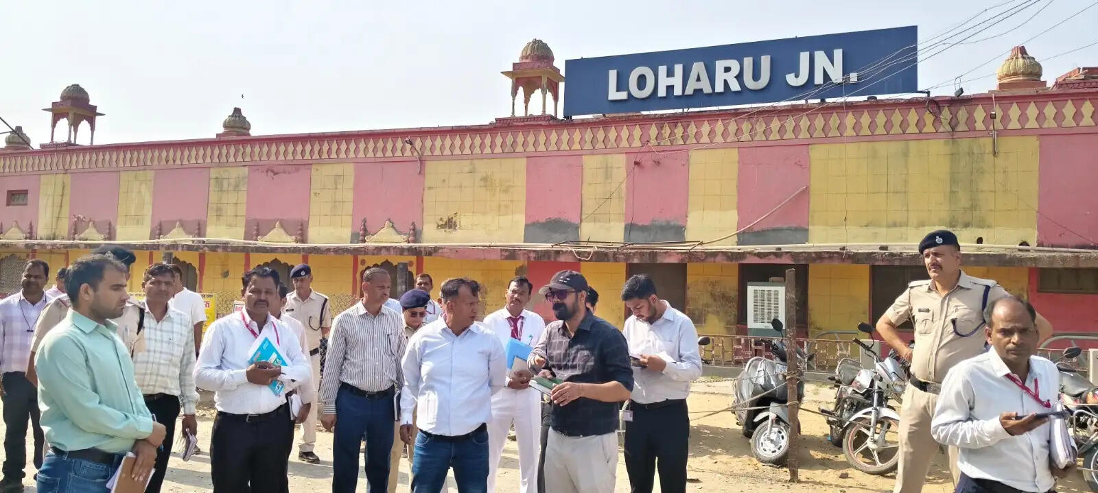 लोहारू स्टेशन का 16.27 करोड़ और महेंद्रगढ़ का 13.71 करोड़ रुपये से हो रहा पुनर्विकास