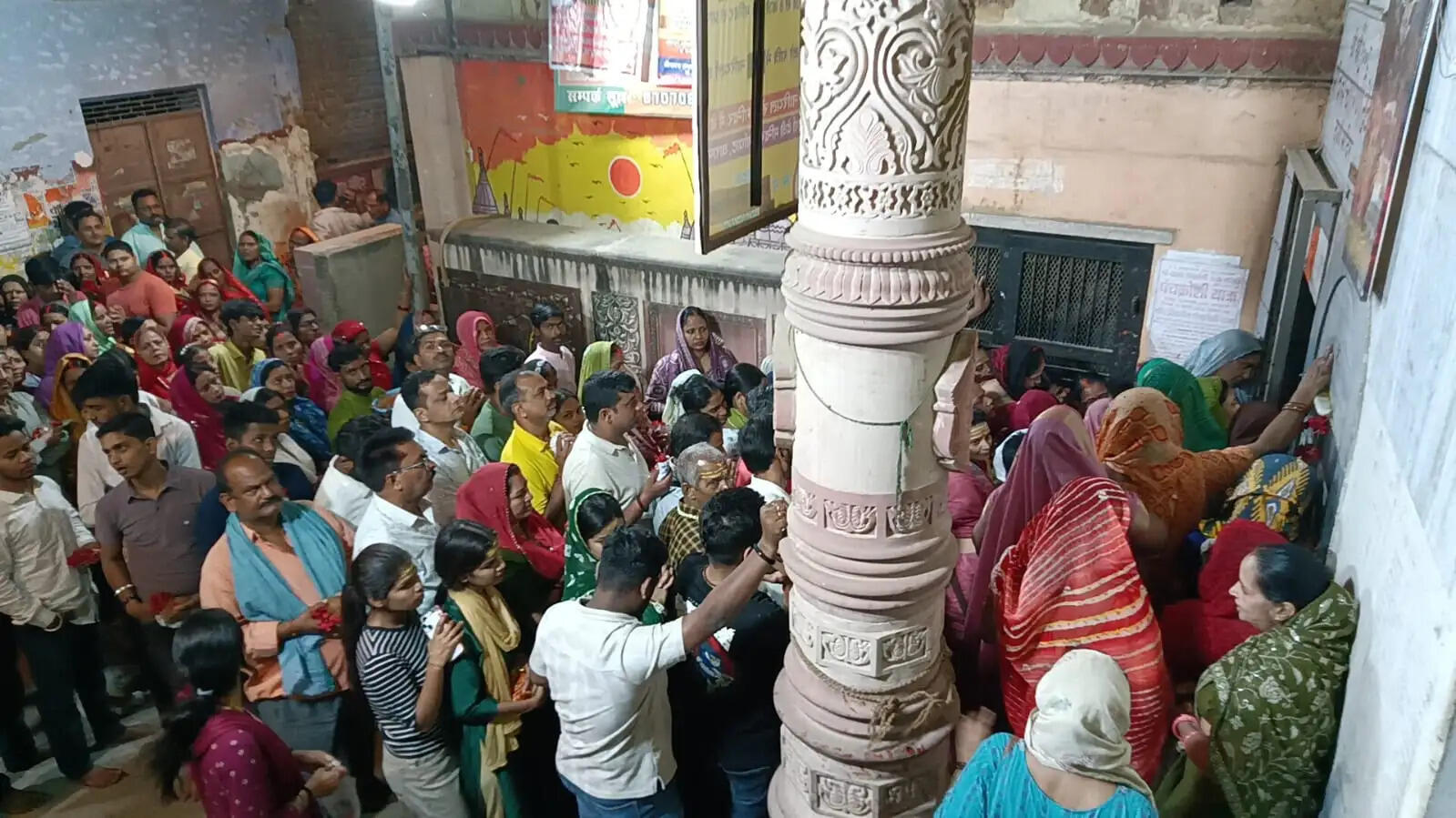 काशीपुराधिपति की नगरी शक्ति आराधना में लीन,ब्रम्हचारिणी और मां ज्येष्ठा गौरी के दरबार में उमड़ा जनसैलाब