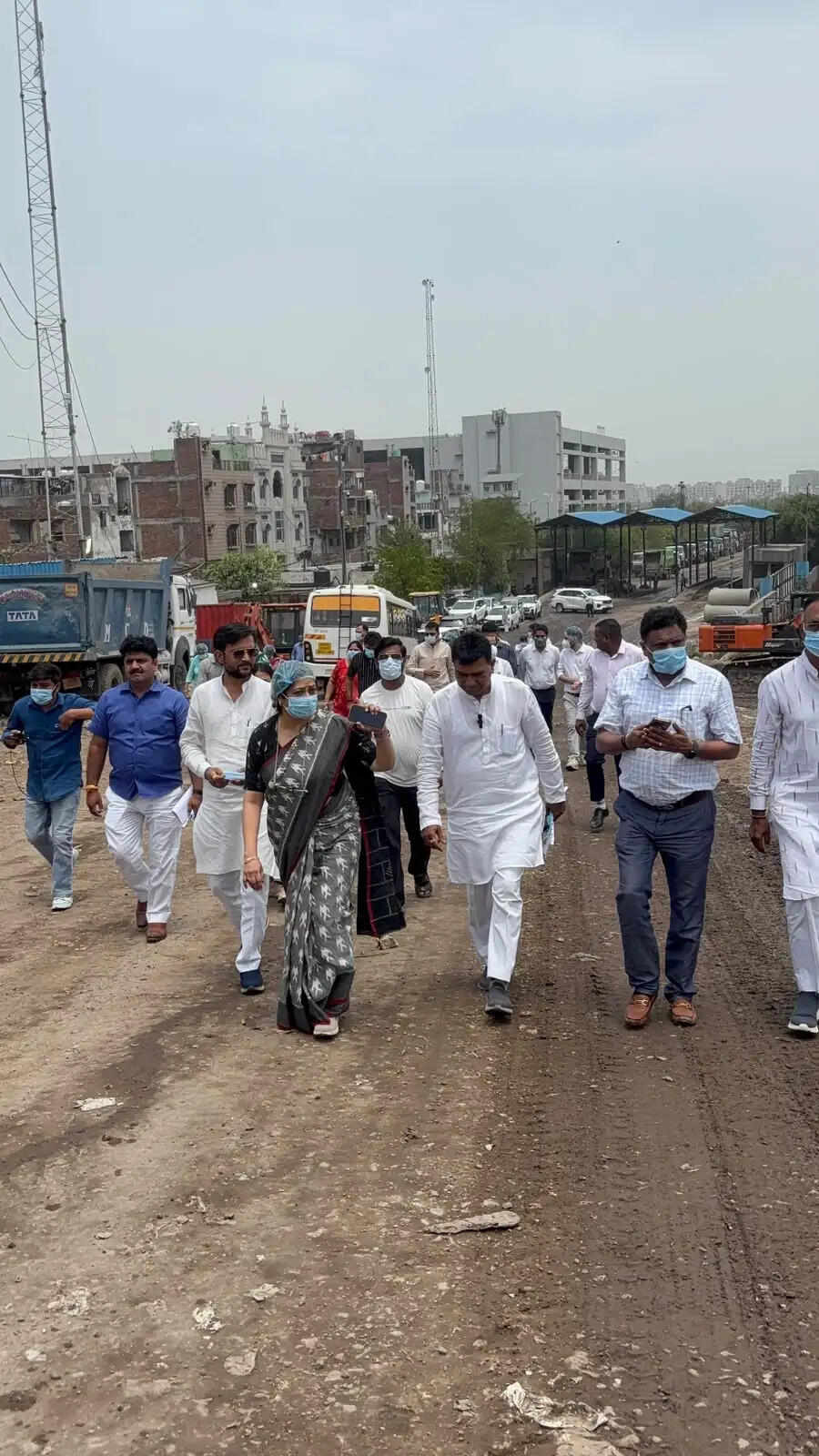 उप महापौर ने गाजीपुर लैंडफिल साइट का किया निरीक्षण, कचरा निस्तारण एवं पर्यावरणीय सुधार कार्यों की समीक्षा की