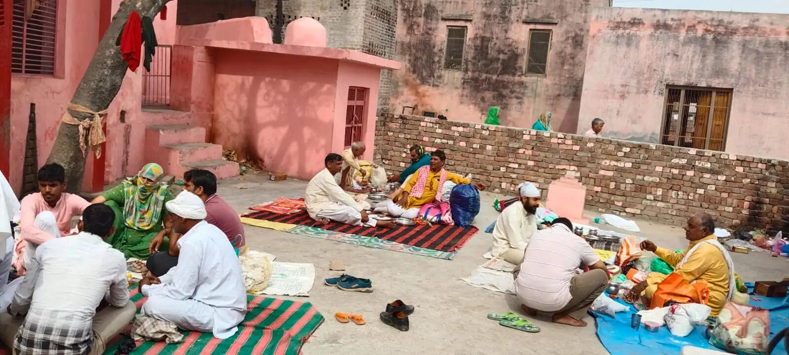 जींद : वैशाख अमावस्या पर श्रद्धालुओं ने किया पिंडारा तीर्थ पर पिंडदान