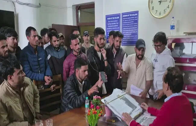 एमपीजी कॉलेज में छात्रसंघ चुनाव पर विवाद,तीन नामांकन निरस्त, चुनाव प्रक्रिया होल्ड