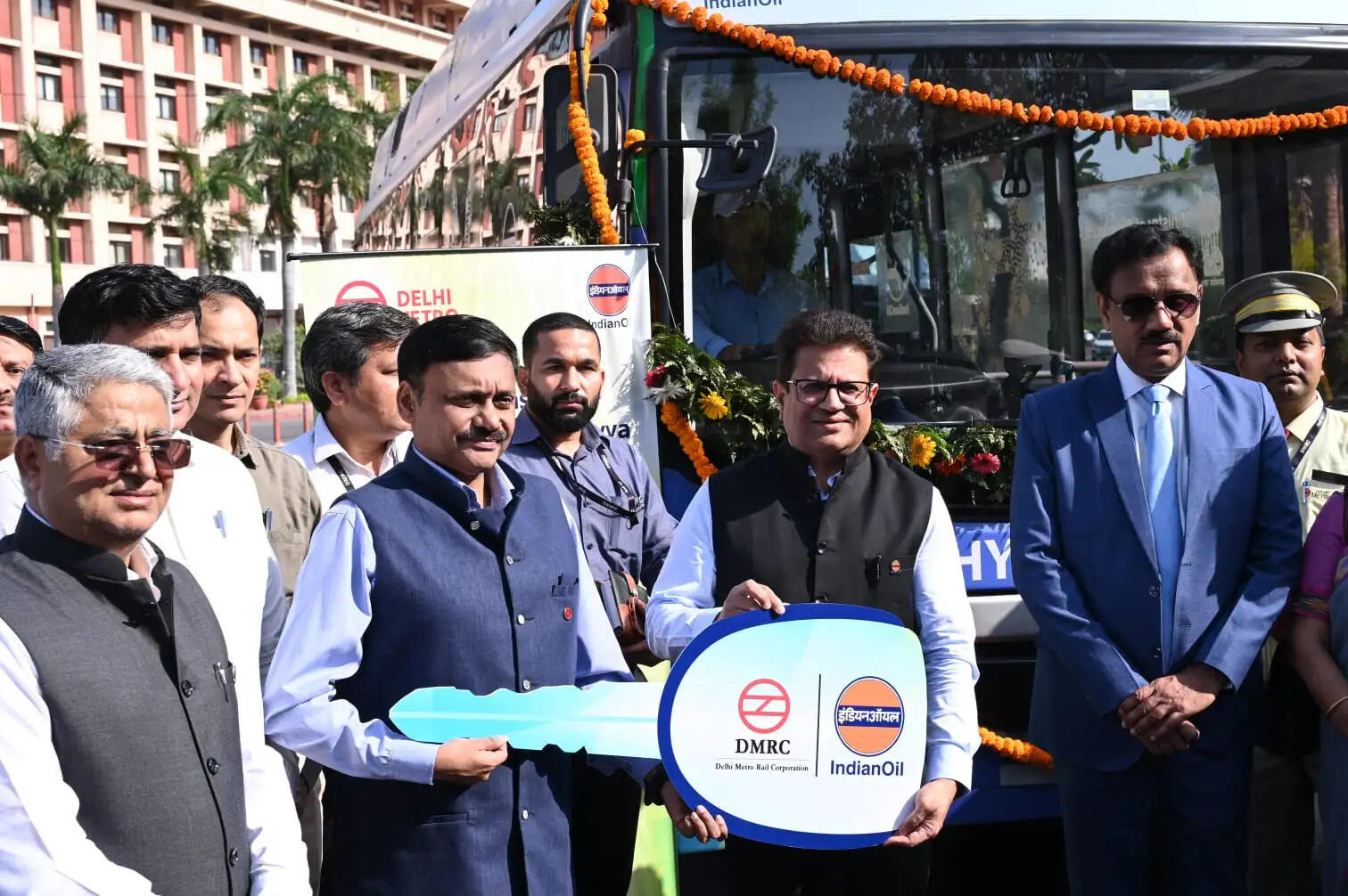 दिल्ली में डीएमआरसी की हाइड्रोजन से चलने वाली शटल बस सेवा शुरू