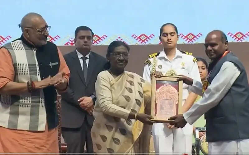 मप्र के खरगोन जिले के बुनकर कमल गौड़ को मिला राष्ट्रीय हथकरघा पुरस्कार