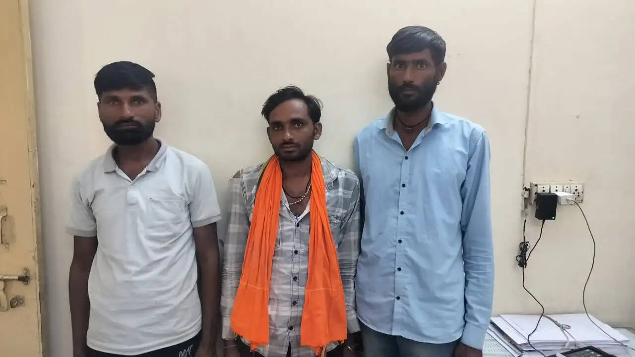 विदेशी महिला का आपत्तिजनक वीडियो वायरल करने वाले तीन आरोपित डिटेन