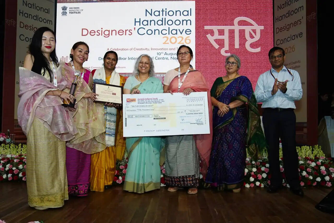 सरकार का लक्ष्य बुनकरों की आय सालाना 10 लाख तक पहुंचानाः नीलम शमी राव