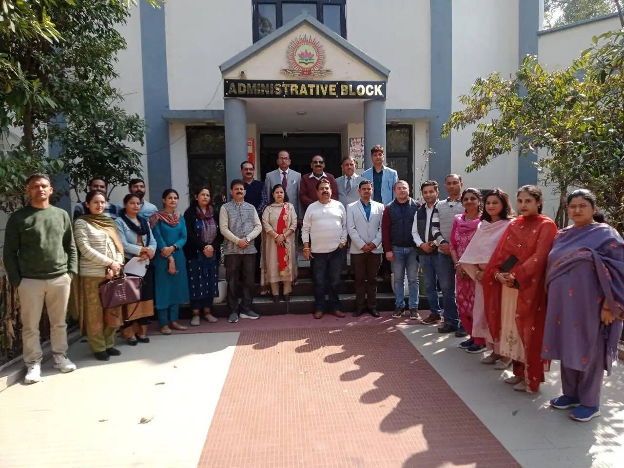 जीडीसी कठुआ में अंतर-कॉलेज पोस्टर व स्लोगन प्रतियोगिता आयोजित, छात्रों ने दिया सड़क सुरक्षा का संदेश