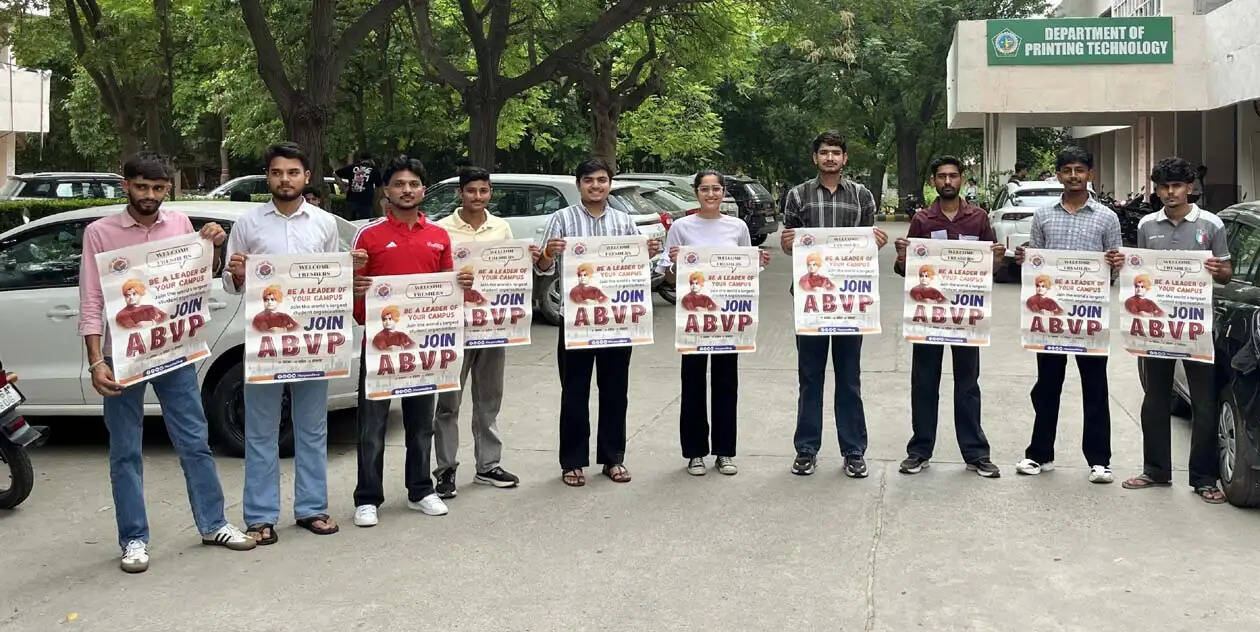 हिसार : एबीवीपी ने नवप्रवेशी विद्यार्थियों के स्वागत के लिए किया ‘फ्रेशर्स वेलकम’ पोस्टर का विमोचन