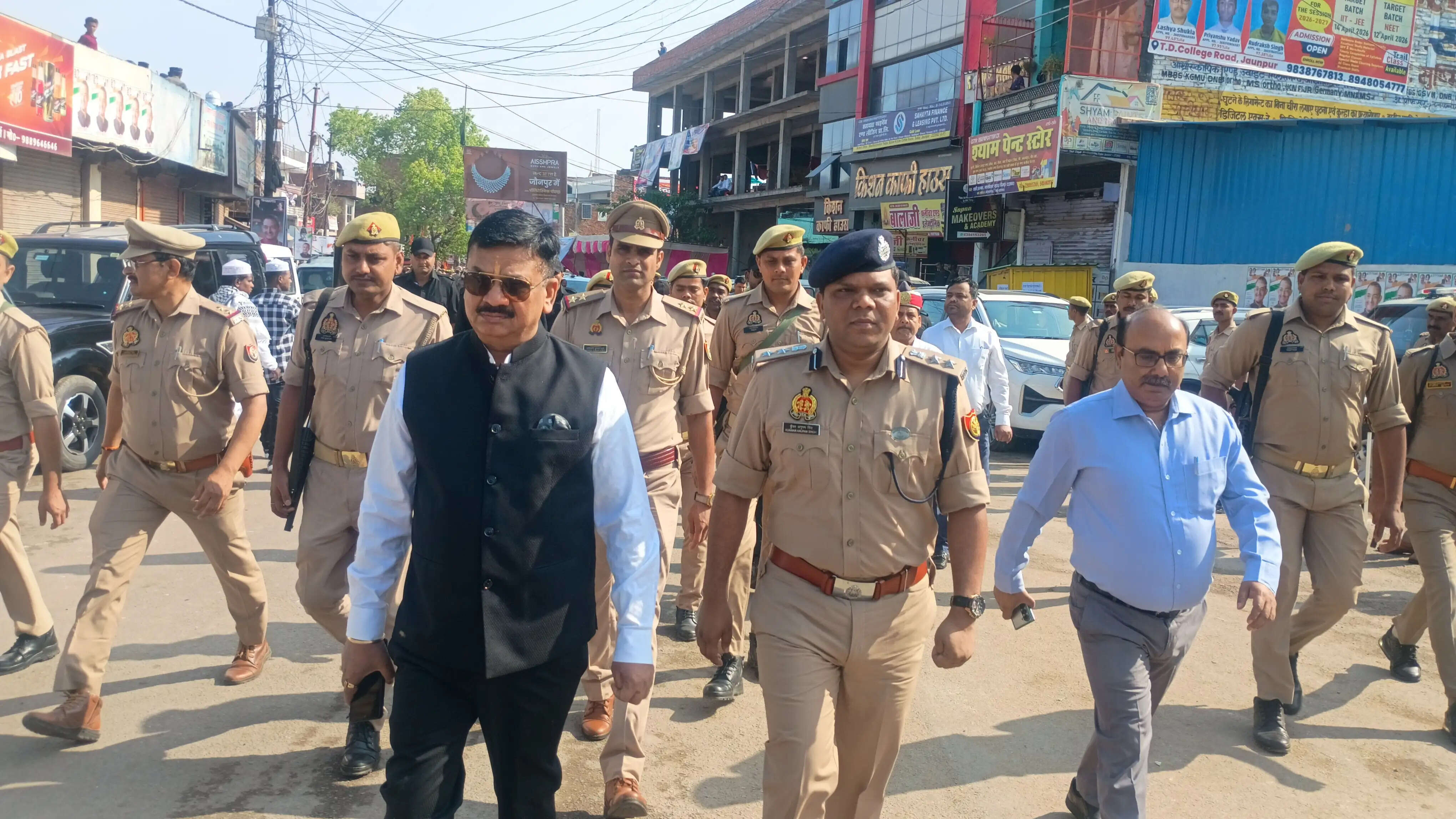 जौनपुर में अकीदत और उल्लास के साथ मनाई गई ईद-उल-फितर, शाही ईदगाह समेत सभी मस्जिदों में हुई नमाज