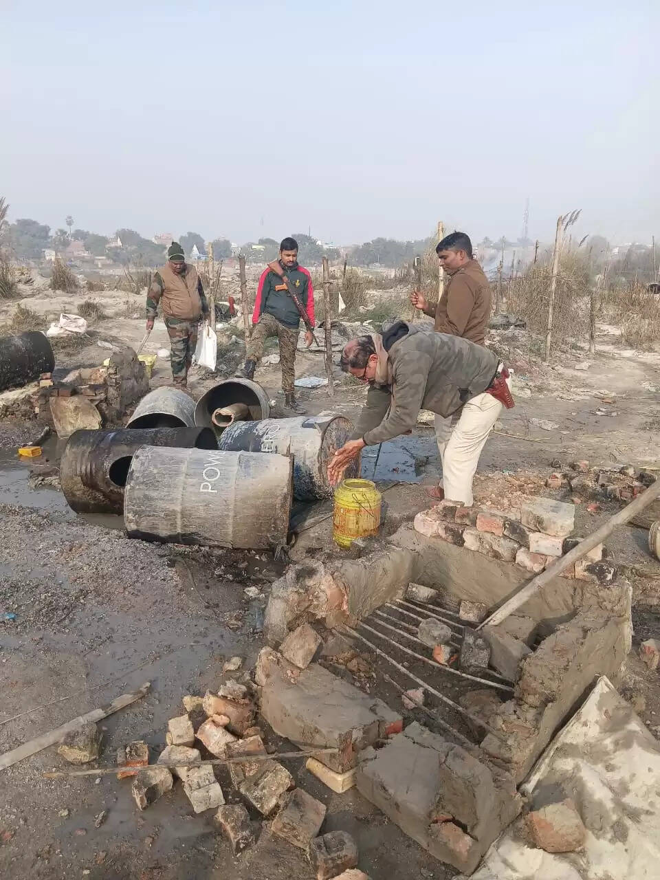 सारण में पुलिस का ऑपरेशन प्रहार, 36 घंटे में 32 शराब भट्ठियां ध्वस्त