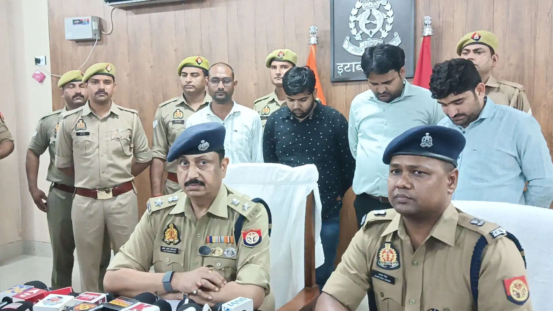 इटावा पुलिस ने चार अंतरराज्यीय साइबर ठगों को किया गिरफ्तार, कई राज्यों में कर चुके हैं करोड़ों की ठगी