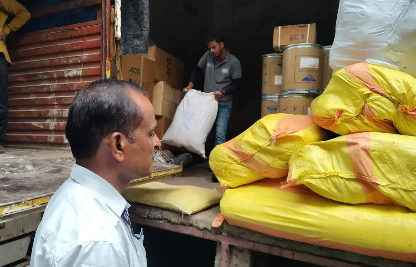 उज्जैन में प्रतिबंधित डेढ़ क्विंटल प्रतिबंधित पॉलीथिन जब्त
