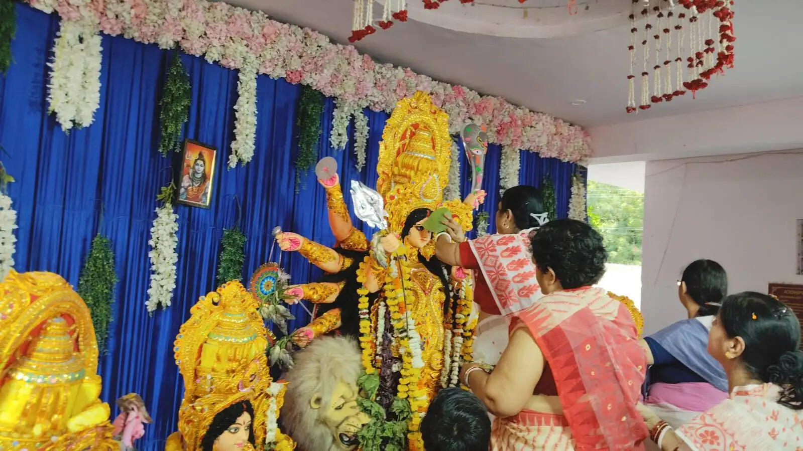 बंगाली समाज ने निभाई सिंदूर खेला की रस्म