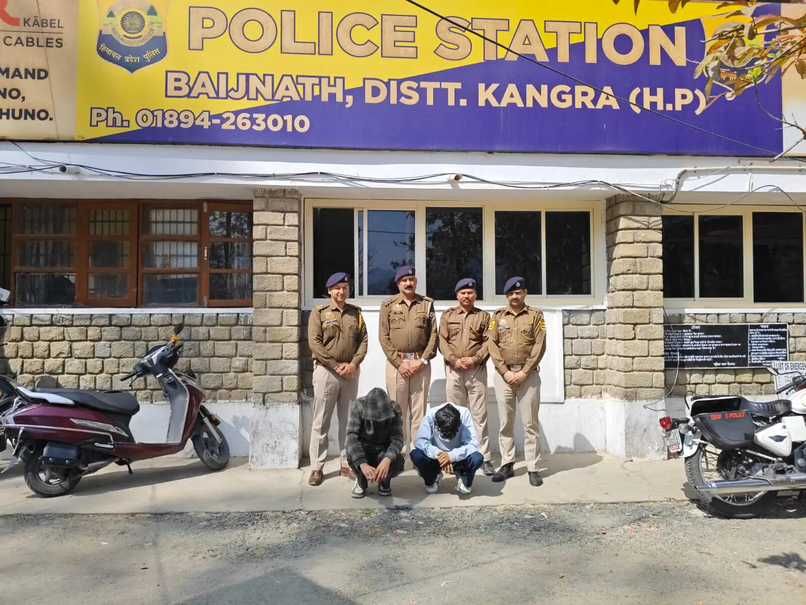 बैजनाथ में 135 ग्राम चरस सहित दो युवक गिरफ्तार, स्कूटी की डिग्गी में रखी थी चरस