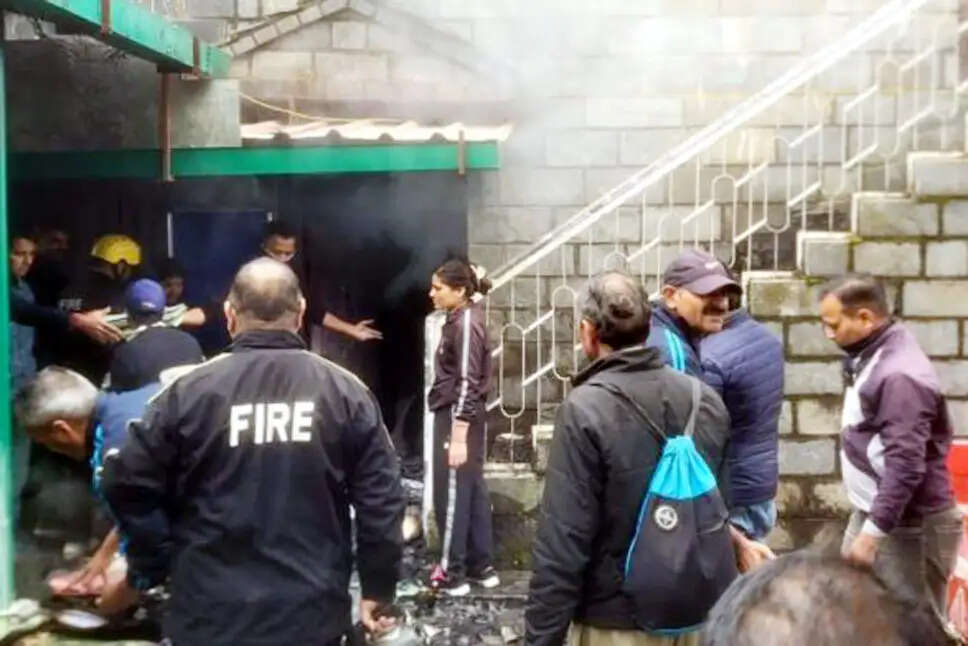 नैनीताल डीएफओ कार्यालय में आग, दो कमरे जले