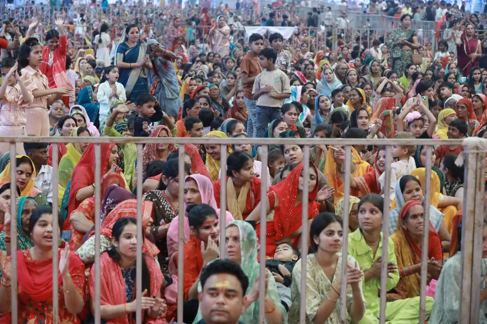 भगवान की परीक्षा नहीं, प्रतीक्षा करनी चाहिए : पं. धीरेन्द्र कृष्ण शास्त्री