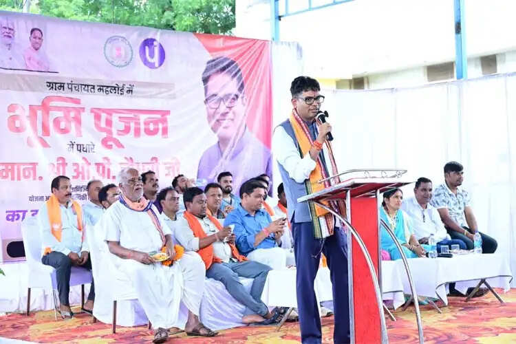 महलोई में विकास कार्यों को मिली नई सौगात, सामुदायिक कीर्तन भवन का भूमिपूजन और शेड का लोकार्पण