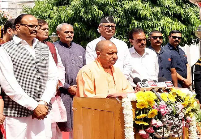 राजनीति के महत्वपूर्ण स्तंभ थे हेमवती नंदन बहुगुणा : मुख्यमंत्री योगी