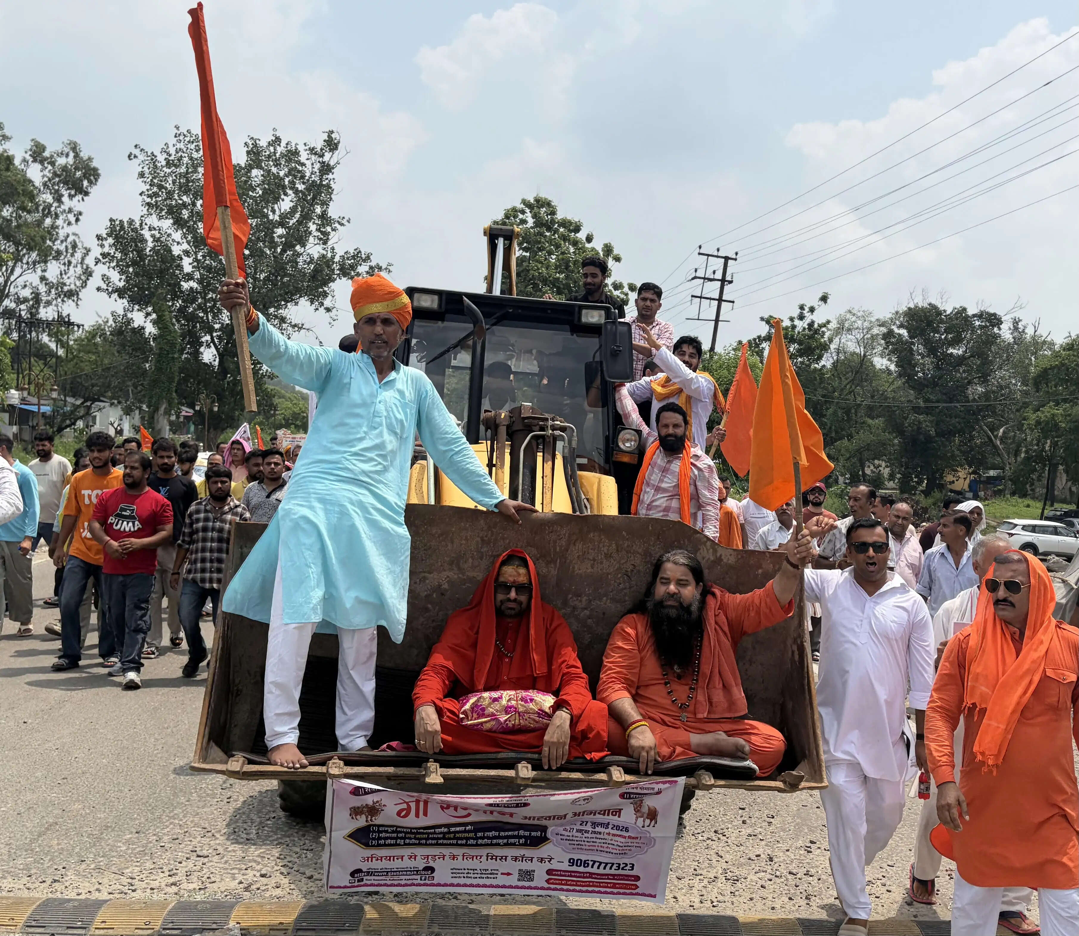 कठुआ में गौ सम्मान आह्वान अभियान-संत समाज और गौ रक्षकों की भागीदारी, रैली निकाल डीसी को सौंपा ज्ञापन