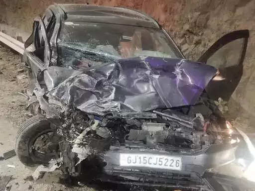 चाय पीने निकले चार दोस्तों को कार ने मारी टक्कर, मौत