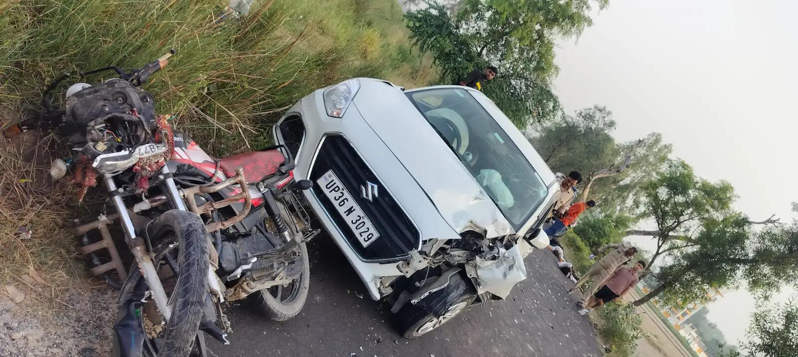 सुलतानपुर : कार की टक्कर से माेटर साइकिल सवार पिता-पुत्र की मौत