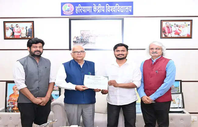 नारनौलः हकेवि के शोधार्थी को अंतरराष्ट्रीय सम्मेलन में बेस्ट ओरल प्रेजेंटेशन अवॉर्ड