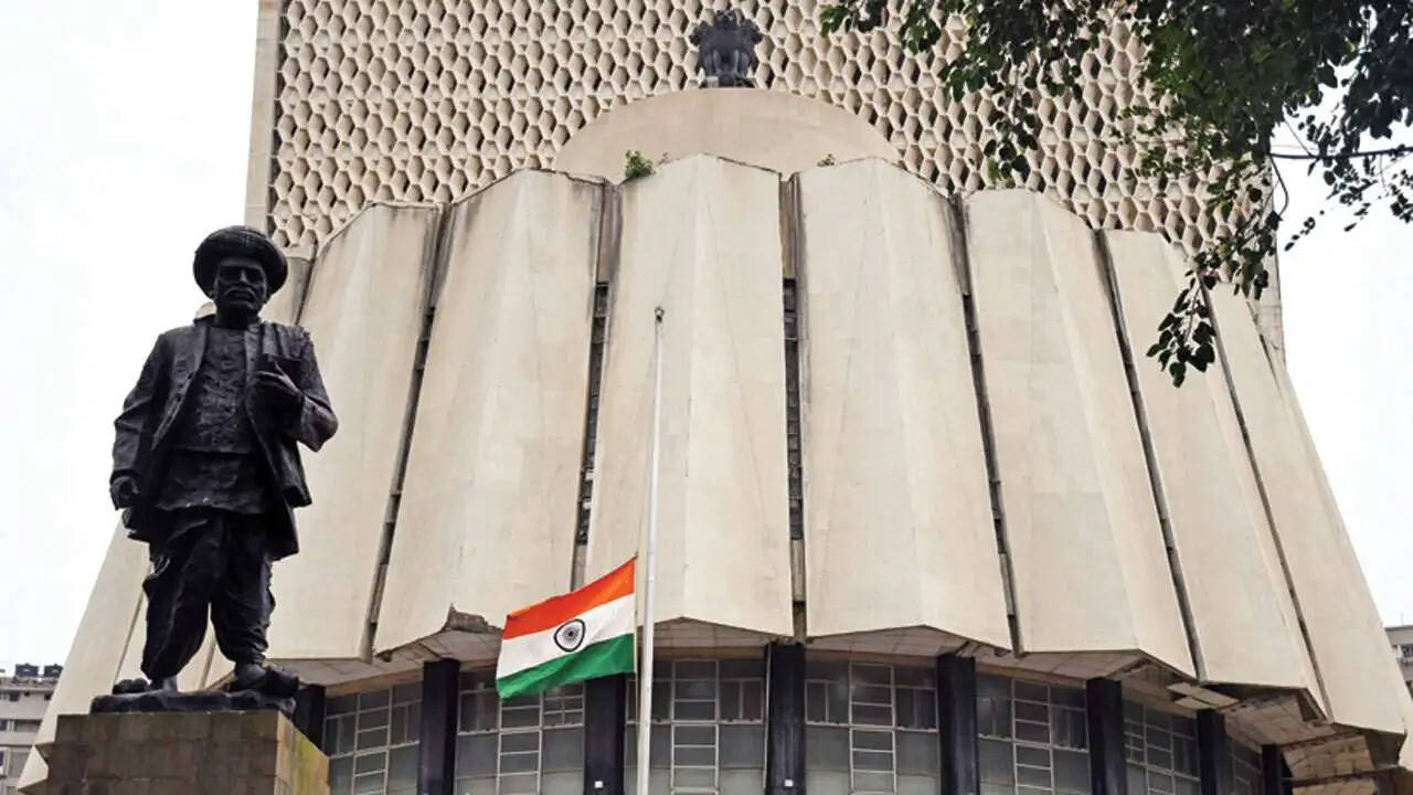 महाराष्ट्र विधान परिषद मे 10 निर्विरोध निर्वाचित सदस्यों का हुवा शपथ ग्रहण