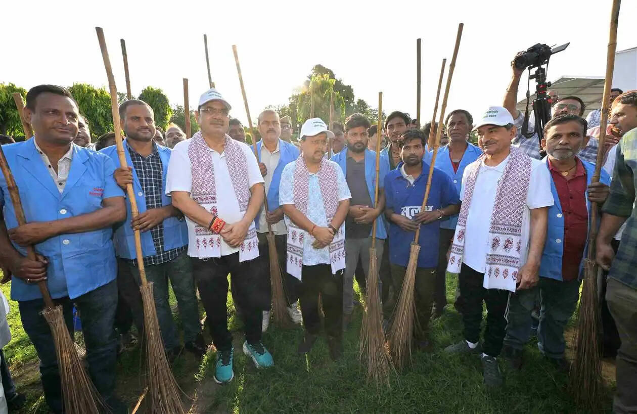 हम शपथ लें कि हमेशा हमारे आस पास सफाई रखेंगे और जितना हो सके श्रमदान करेंगे: नितिन नवीन