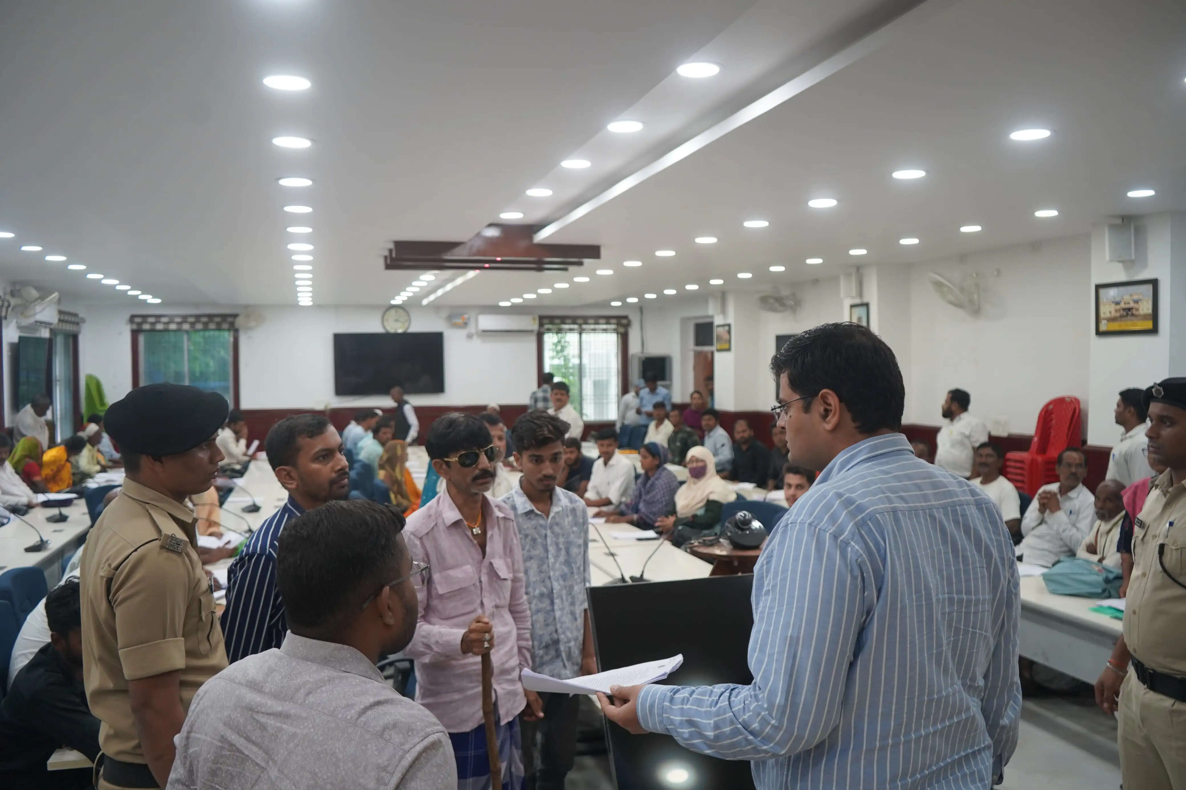 डीएम के जनता दरबार में 79 फरियादियों की फरियाद पर हुई सुनवाई