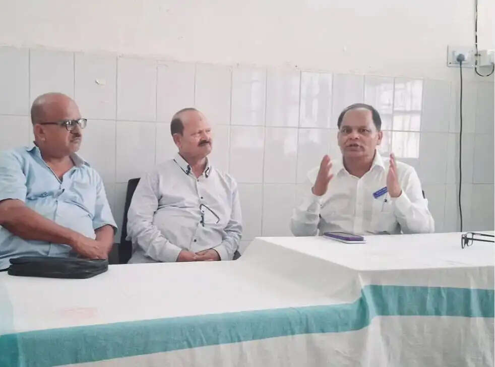 तीन साल बाद फिर शुरू होगी पीएचसी की सेवा, निरीक्षण के दौरान सिविल सर्जन ने दिए कई अहम निर्देश