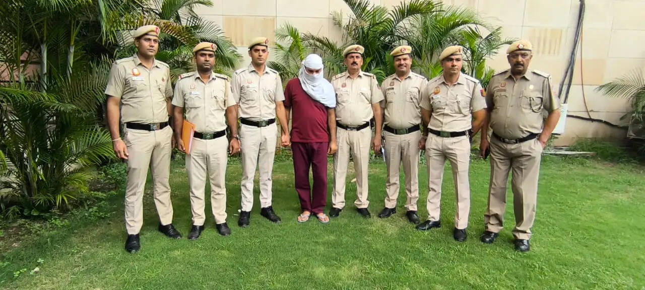 पत्नी की हत्या करने वाला आरोपित गिरफ्तार