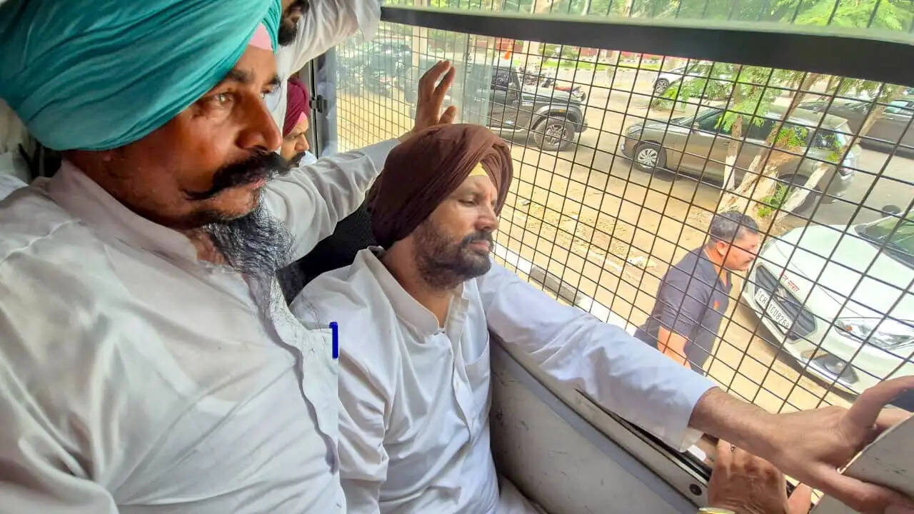 ज्ञानेश कुमार को पद से हटाने की मांग को लेकर कांग्रेस का चंडीगढ़ में प्रदर्शन