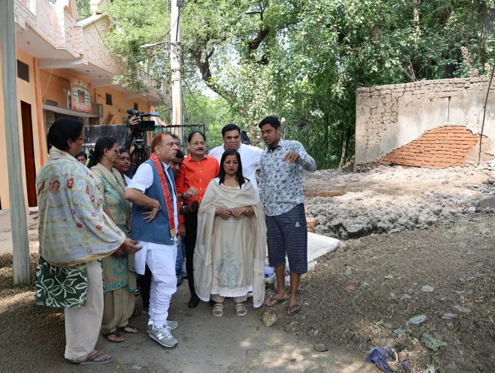 महापाैर ने सिंधोरा कला गांव में रेलवे अंडर ब्रिज की बदहाल सफाई व्यवस्था पर जताई नाराजगी
