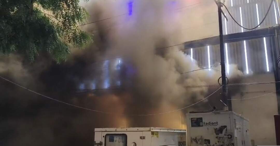 कानपुर के मैक्स शोरूम में लगी भीषण आग, काले धुएं के गुबार के बीच नाै लाेगाें काे किया गया रेस्क्यू