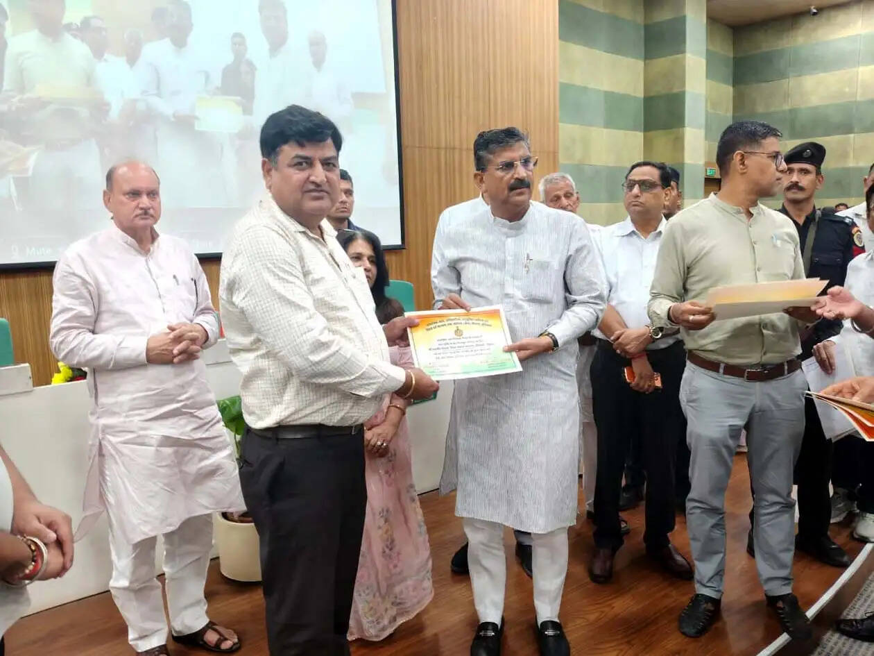 हिसार : जिला समाज कल्याण अधिकारी महावीर गोदारा राज्य पुरस्कार से सम्मानित