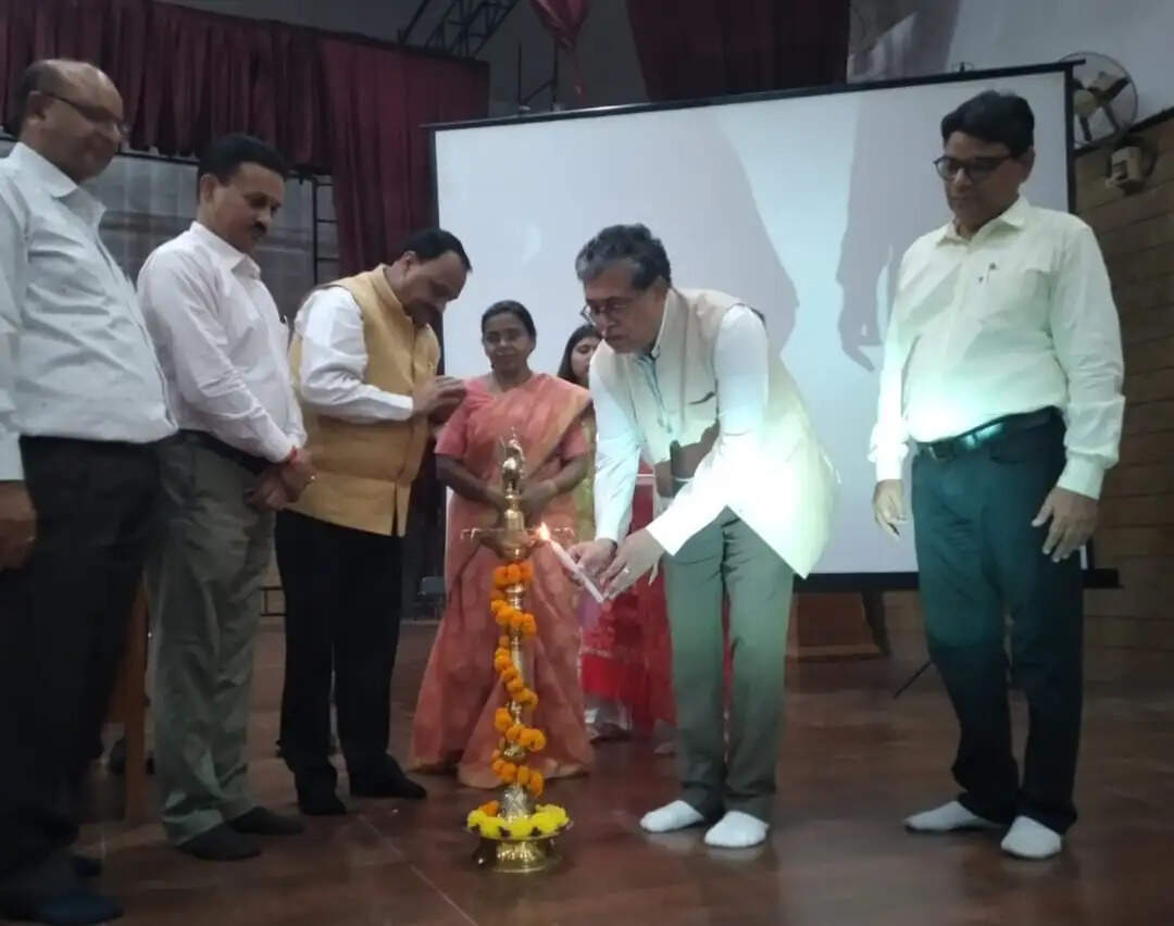 पढ़ाई के साथ खेलकूद और सामाजिक गतिविधियों में भी भाग लें छात्र : कुलपति