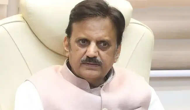 स्वास्थ्य सेवाओं में आधुनिक तकनीक और एआई का बढ़ेगा उपयोग : उप मुख्यमंत्री शुक्ल