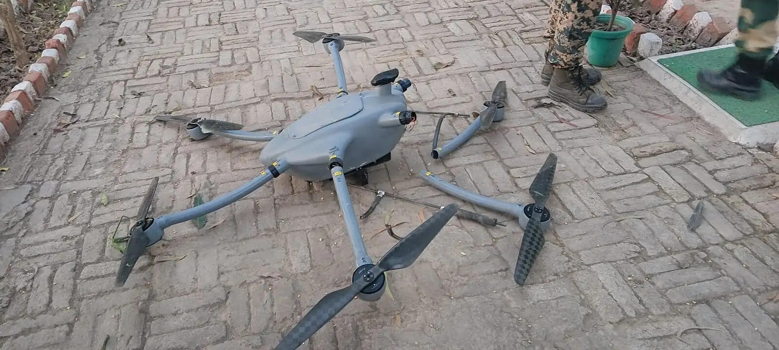 पंजाब पुलिस व&nbsp;बीएसएफ के साथ संयुक्त ऑपरेशन में 24.5 किलो हेरोइन, 21 लाख ड्रग मनी,ड्रोन सहित तीन काे&nbsp;दबाेचा