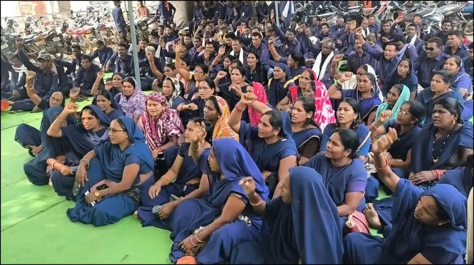 चार सूत्री मांगों को लेकर कोटवारों का धरना-प्रदर्शन
