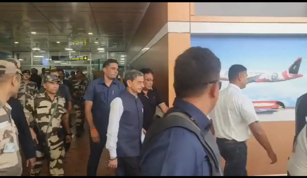 उत्तर बंगाल पहुंचे राज्यपाल, विश्वविद्यालयों के कुलपतियों के साथ करेंगे अहम बैठक