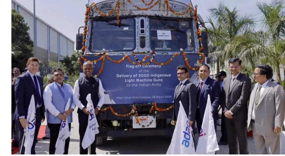 अदाणी डिफेंस एंड एयरोस्पेस ने सेना को सौंपी स्वदेशी ‘प्रहार’ एलएमजी