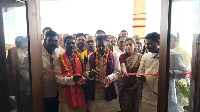 गौ संरक्षण एवं प्राकृतिक खेती का दिव्यधाम बनेगा हिनौती गौधाम : उप मुख्यमंत्री शुक्ल