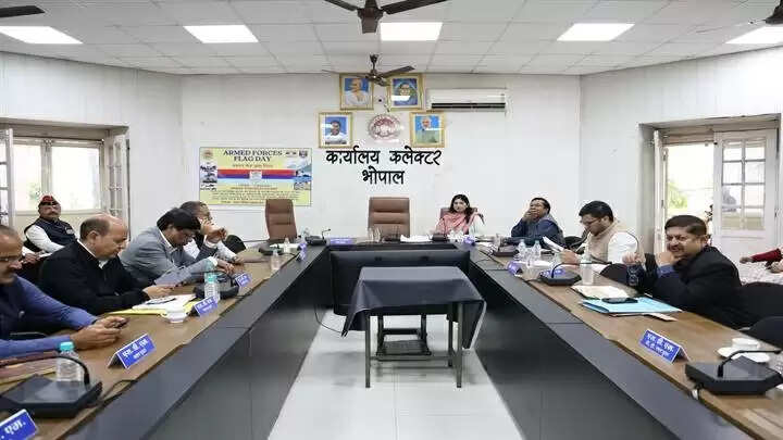 पराली जलाने को लेकर ग्राम पंचायत में चौपाल लगाकर किसानों को करें जागरूकः सीईओ इला तिवारी