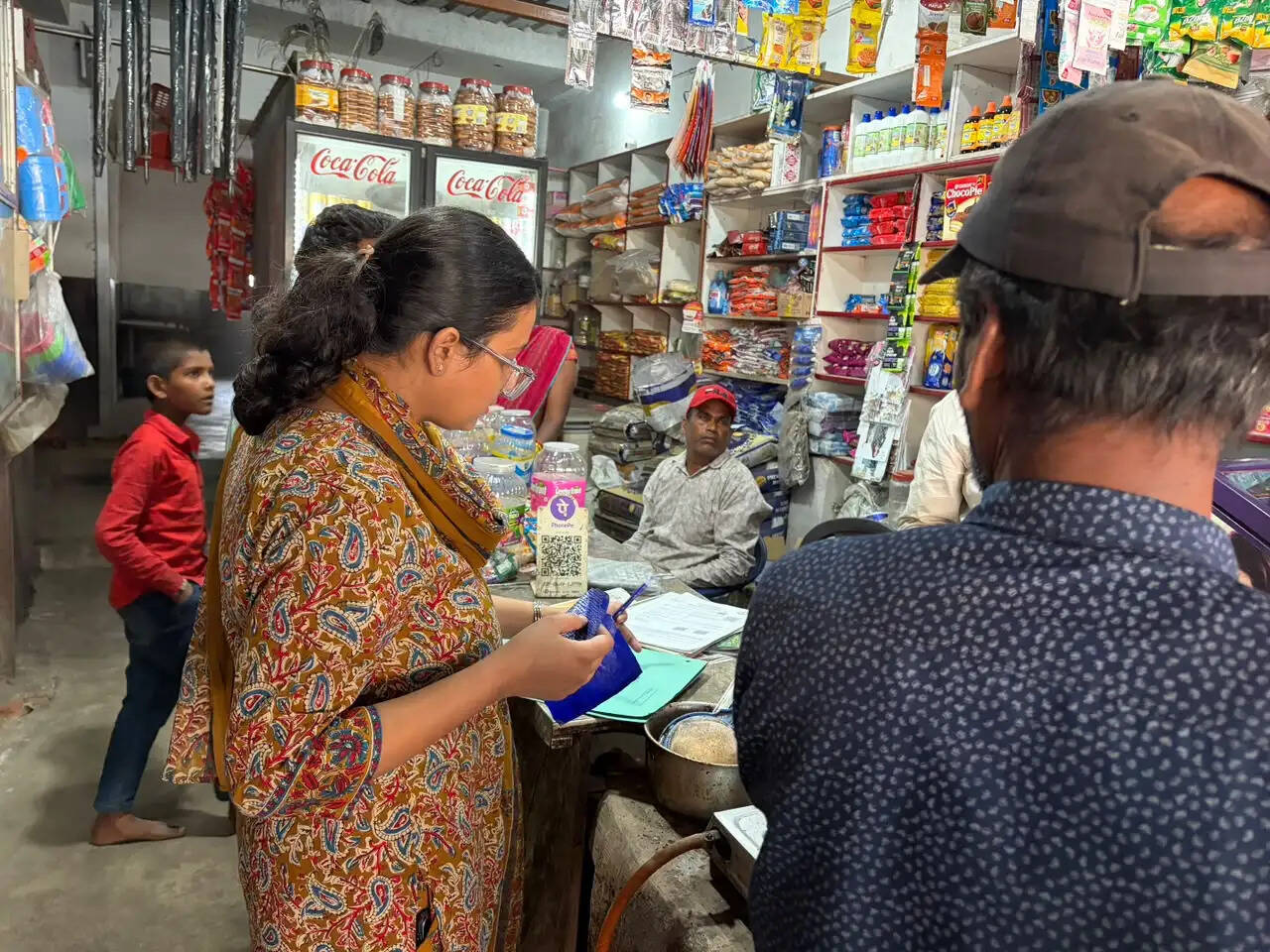 तंबाकू दुकानों पर छापेमारी, चार दुकानदारों से जुर्माना वसूला