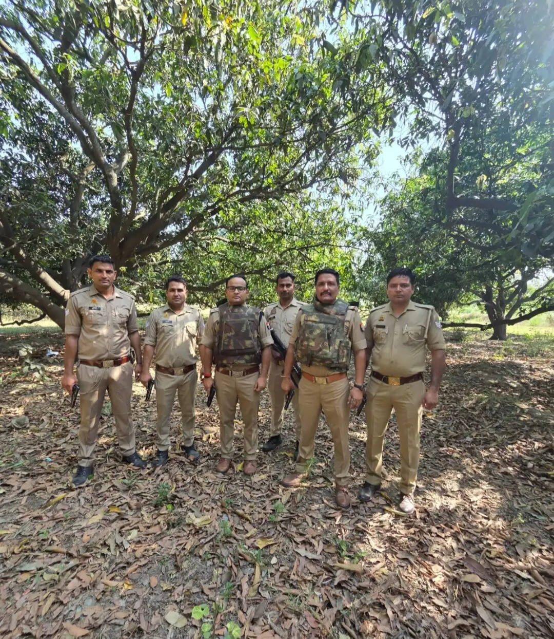 सहारनपुर में एक लाख का इनामी मारा गया, दो पुलिसकर्मी घायल