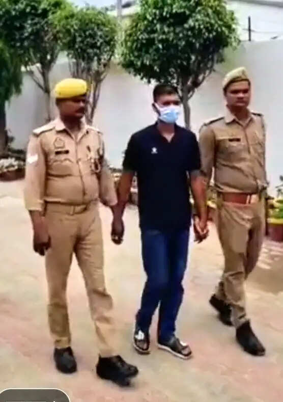 बहराइच में पुलिस कस्टडी से फरार 25 हजार का इनामी तस्कर गिरफ्तार