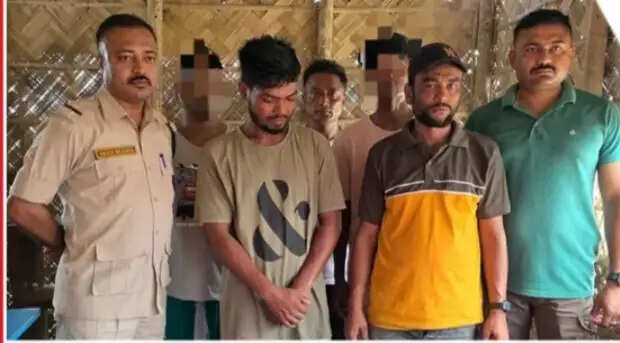 पिस्तौल के साथ दो कुख्यात डकैत रूपहीहाट में गिरफ्तार