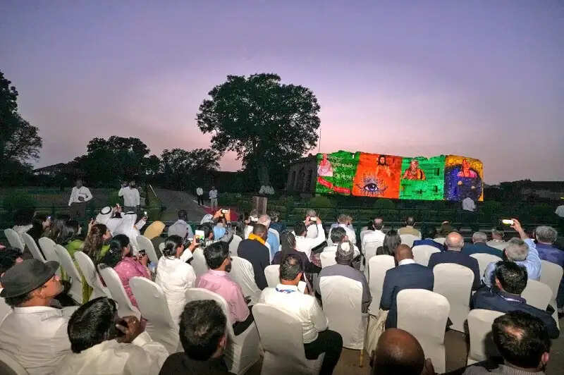 ब्रिक्स देशों के कृषि मंत्री और अधिकारियों ने किया ऐतिहासिक स्थल मांडू का भ्रमण