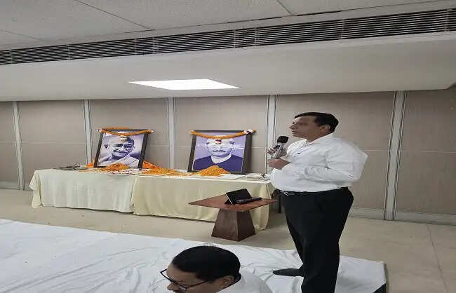 देहरादून में गांधी-शास्त्री जयंती पर विभिन्न संस्थानों ने दी श्रद्धांजलि, स्वच्छता व जनसेवा का लिया संकल्प